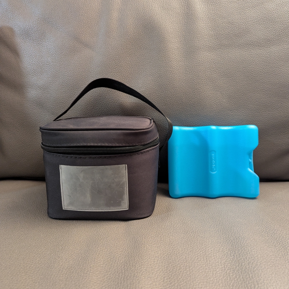 *NEW* Medela Black Cooler With Blue Ice For Bottles